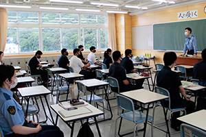 就職講話および公務（自衛隊・警察）説明会