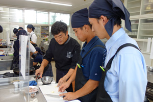 ２年生　総合な探究（食物調理系）