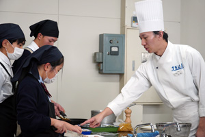 辻調理師専門学校特別授業（食物調理系２年生）