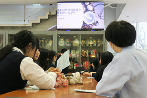 総合的な探究の時間　中間発表会