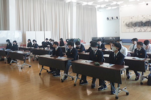 英明タワー８Fにて