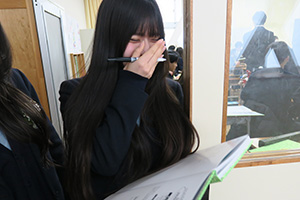 卒業アルバム寄せ書き中