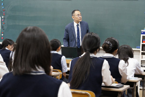 横田ヒロミツ先生