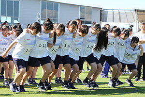 10人11脚