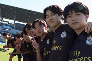 10人11脚