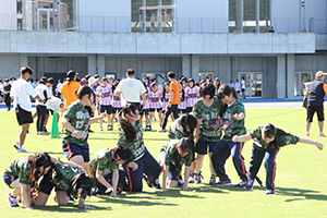 10人11脚